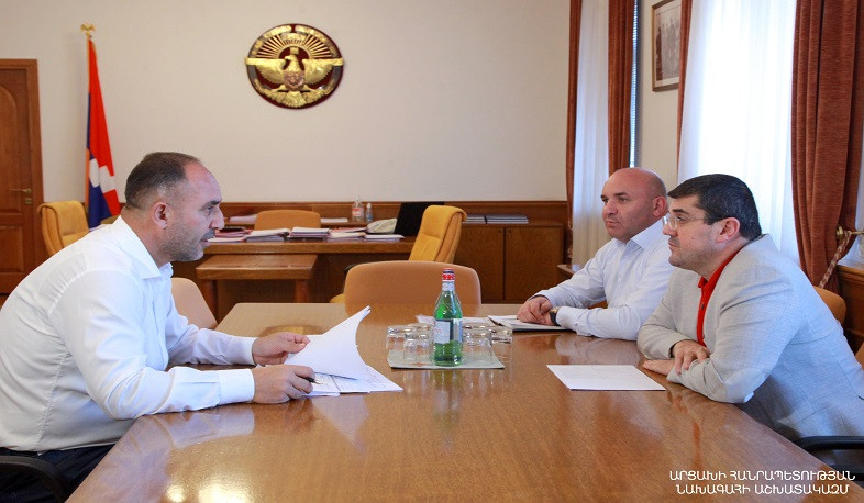 Arayik Harutyunyan, Hayastan Ümumerməni Fondunun direktor müavini ilə Artsaxda həyata keçirilən proqramların prosesini müzakirə etdi