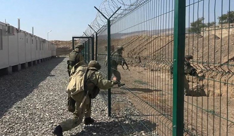 Российские миротворцы провели плановую комплексную тренировку по обороне на 27-ми наблюдательных постах в Арцахе
