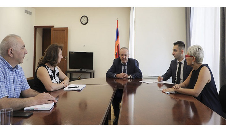 Վահրամ Դումանյանն ընդունել է 44-օրյա պատերազմում զոհված զինծառայողների մայրերին