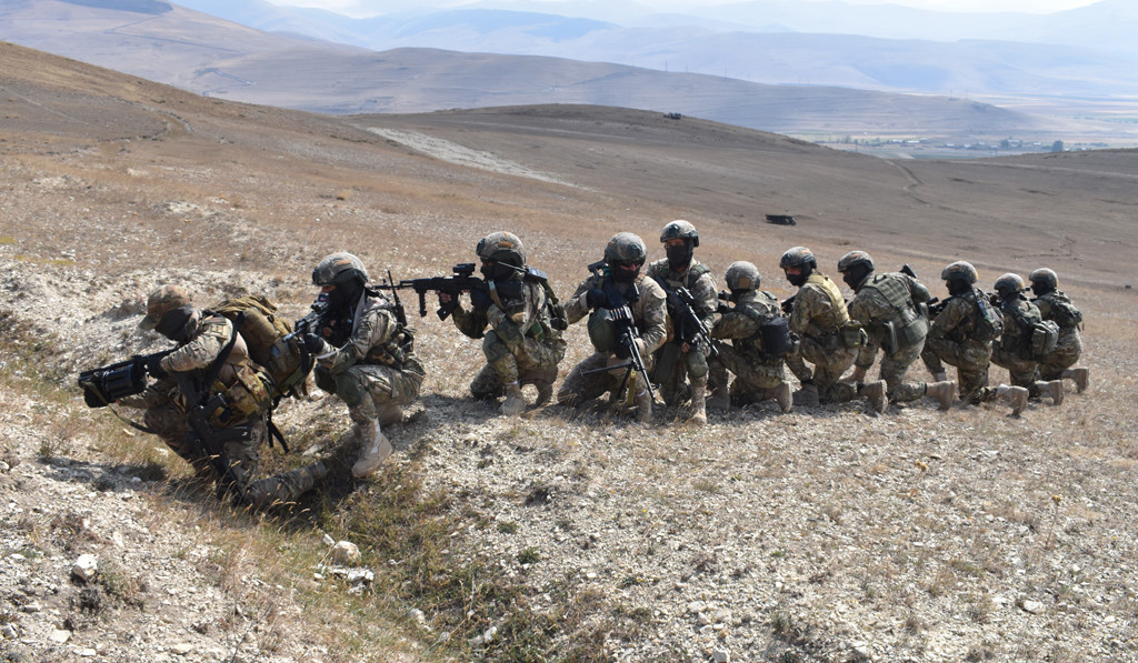 Զորավարժությունների շրջանակում հետախուզական խմբերը հարձակողական մարտ են վարել