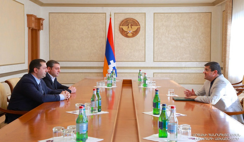 Artsax Prezidenti Hovhannes Hovhannisyanla görüşdə YDU-nun Artsaxda 100 Ev layihəsində iştirak etmək təşəbbüsünü alqışladı
