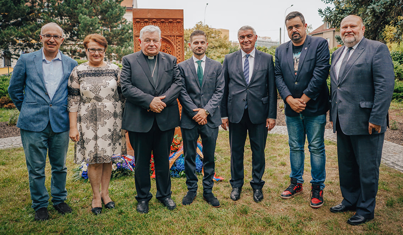 Çex Respublikasında Erməni Soyqırımının qurbanlarının xatirəsinə həsr olunmuş xaçkarın açılışı olub