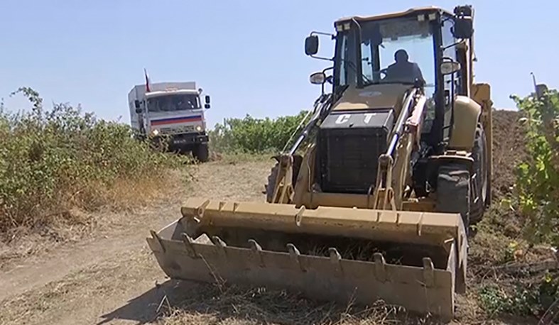 Российские миротворцы продолжают решать социальные вопросы жителей, проживающих вблизи линии разграничения сторон в Арцахе