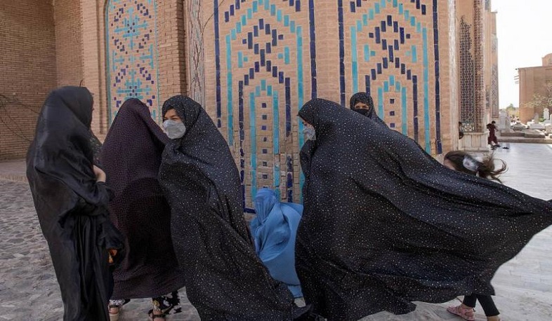 Թալիբները «տղամարդկանց» աշխատանքներ կատարող կանանց հրամայել են տանը մնալ