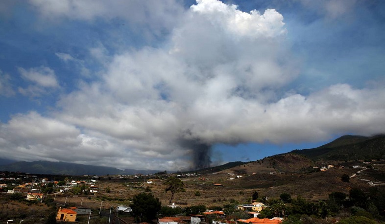Canary Island volcano eruption spurs mass evacuation