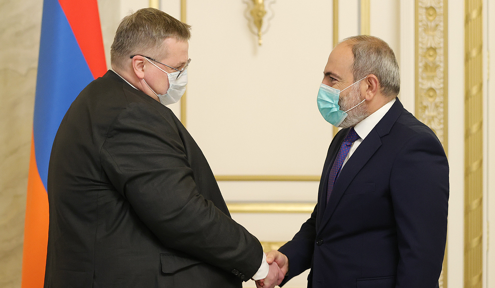 Ermənistan kommunikasiyaların açılmasında maraqlıdır:  Nikol Paşinyan Aleksey Overçuku qəbul edib