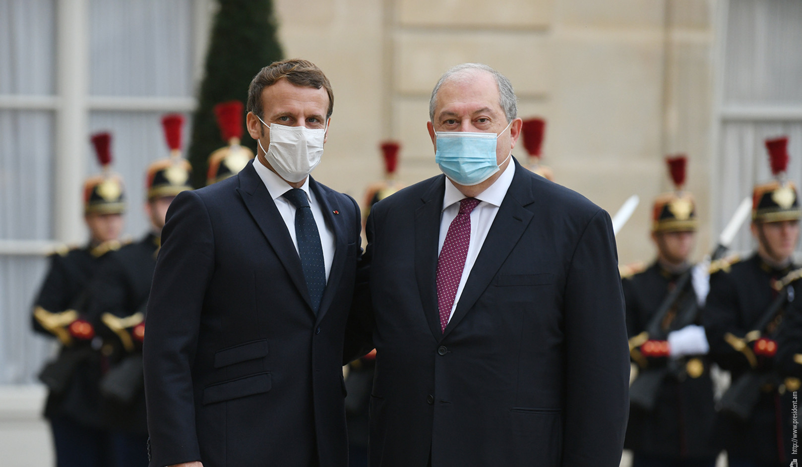 Мы не будем жалеть усилий для нахождения долгосрочного решения конфликта в рамках сопредседательства Минской группы ОБСЕ: президент Франции