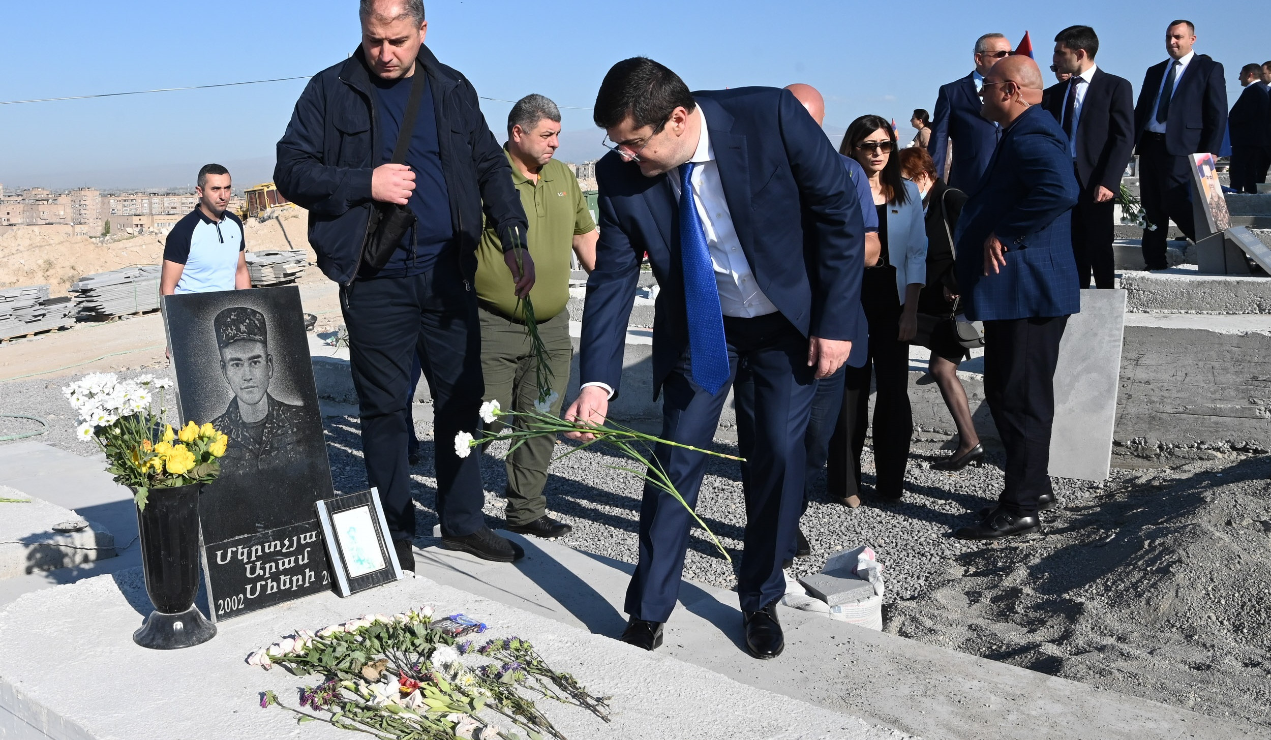 Президент Арцаха в Ераблуре воздал дань уважения памяти героев, павших за независимость Родины