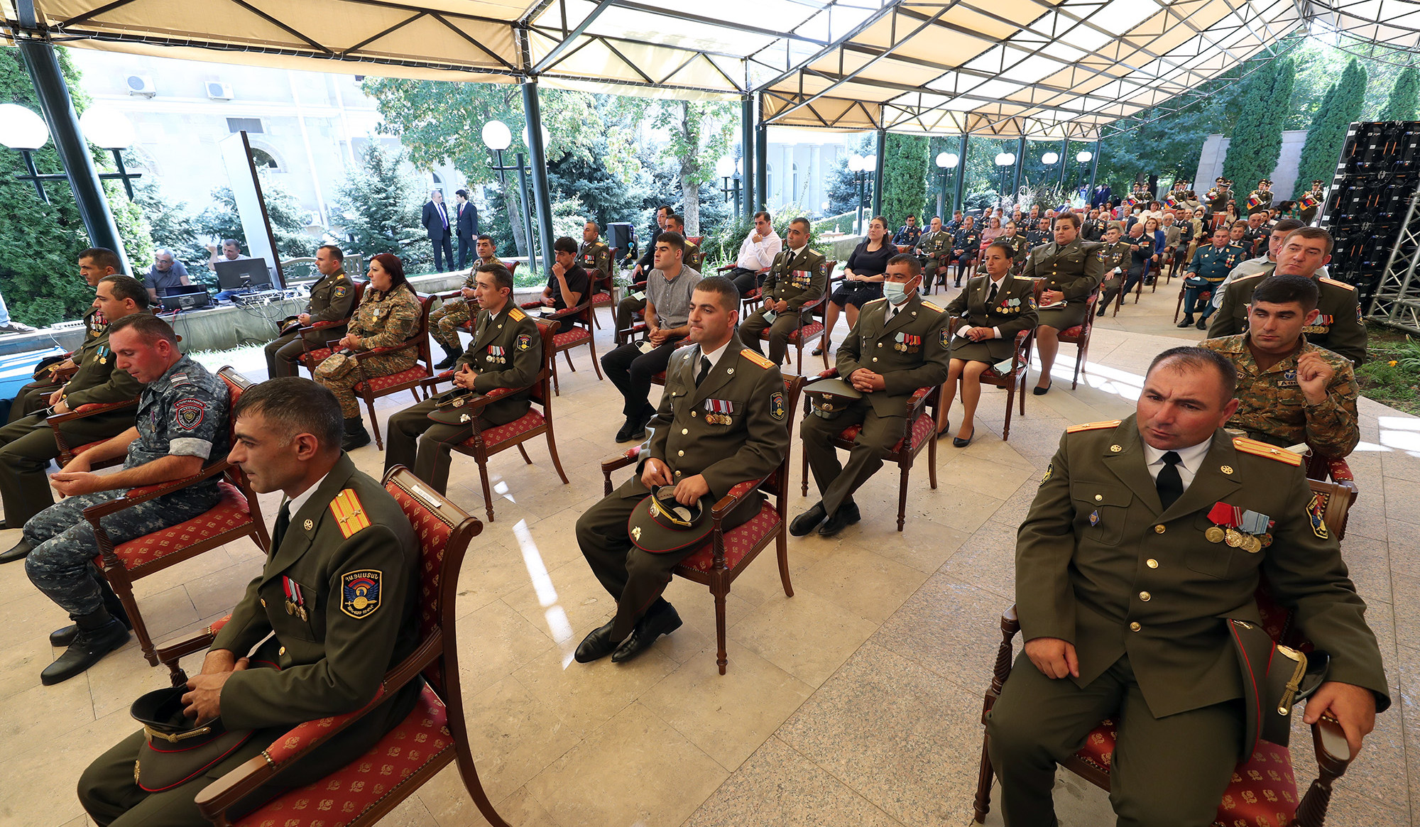 Müdafiə Nazirliyinin bir qrup hərbi qulluqçusu və könüllü təltif olunub