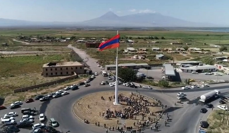 Armenia’s largest flag raised in Yeraskh