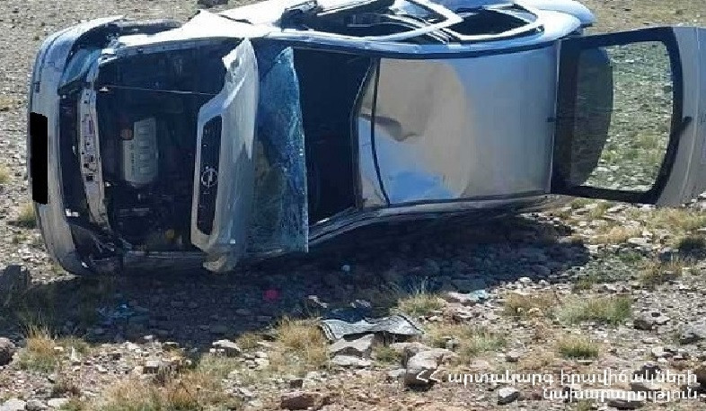 Քարի լիճ տանող ճանապարհին ավտոմեքենան դուրս է եկել երթևեկելի հատվածից և կողաշրջվել