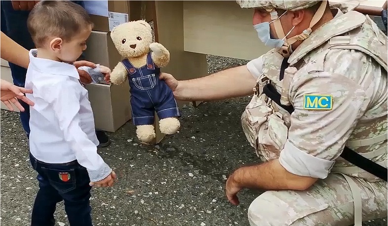 Специалисты российского Центра гуманитарного реагирования оказали гуманитарную помощь беженцам и многодетным семьям в Арцахе