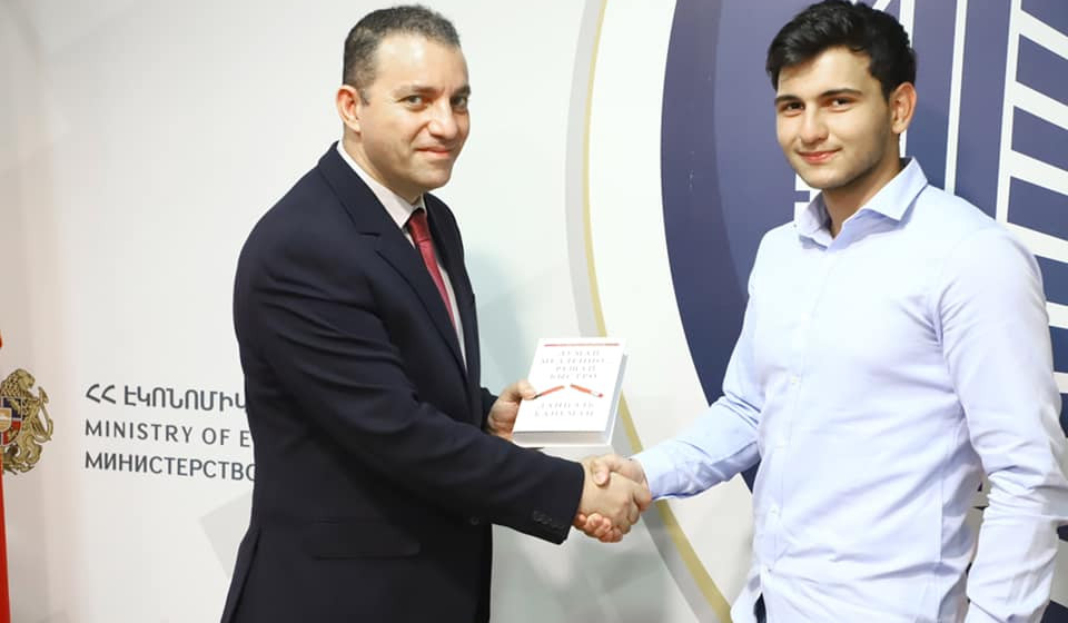 Հանդիպել եմ դպրոցականների հետ, որոնց թիմային աշխատանքը կարող է ծառայել Հայաստանի տնտեսության առաջընթացին. Քերոբյան