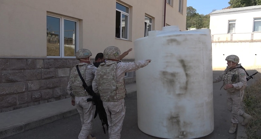 Российские миротворцы обеспечили учебные заведения Нагорного Карабаха емкостями для питьевой воды