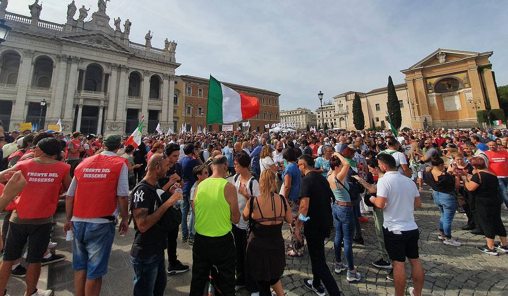 В Риме началась акция протеста против ковид-сертификатов