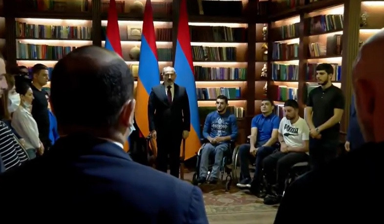 Prime Minister pays tribute to heroic Armenians with minute of silence with Homeland Defenders