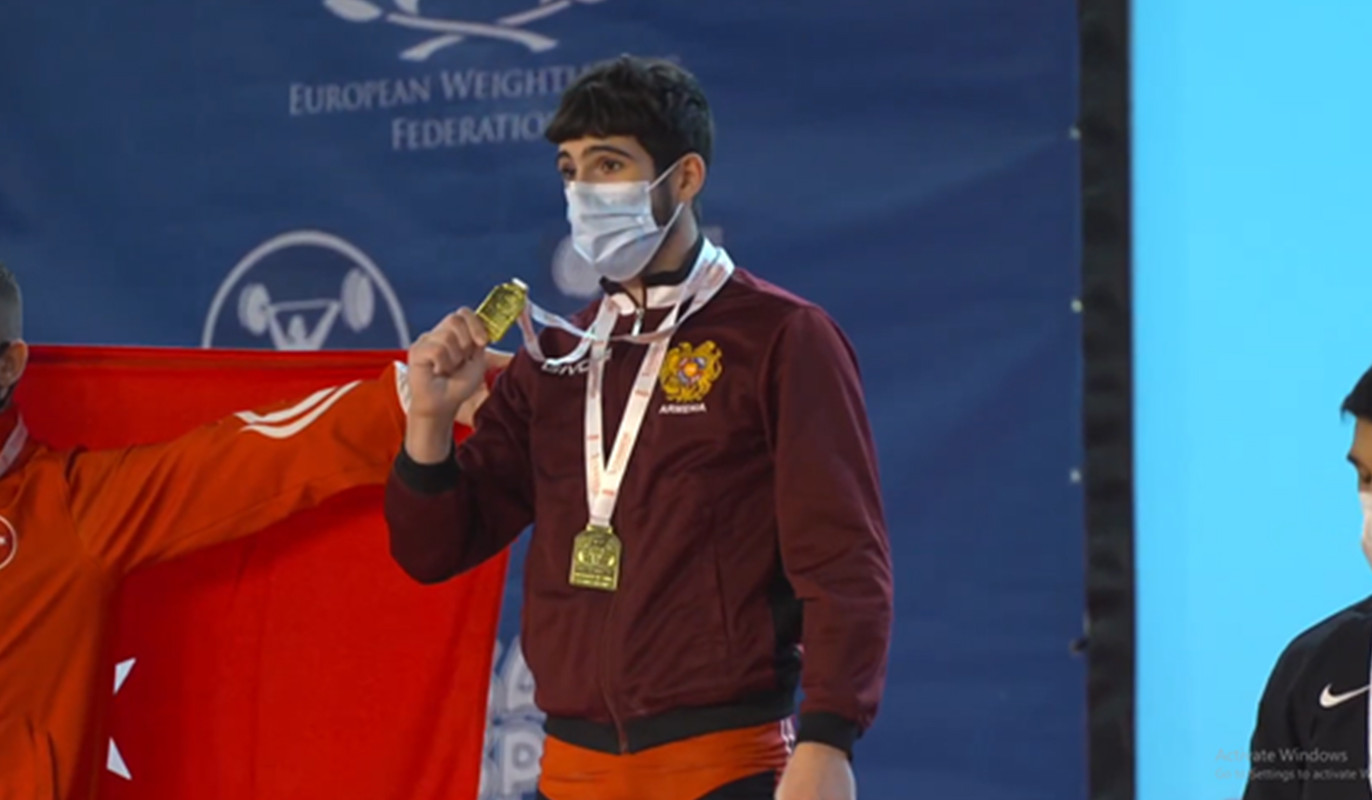 19-летний Гарник Чолакян - чемпион Европы по тяжелой атлетике