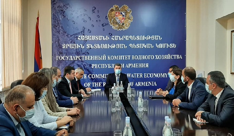 Գնել Սանոսյանը այցելել է Ջրային կոմիտե. նախարարը կարևորել է ոլորտի ռազմավարություն ունենալու անհրաժեշտությունը