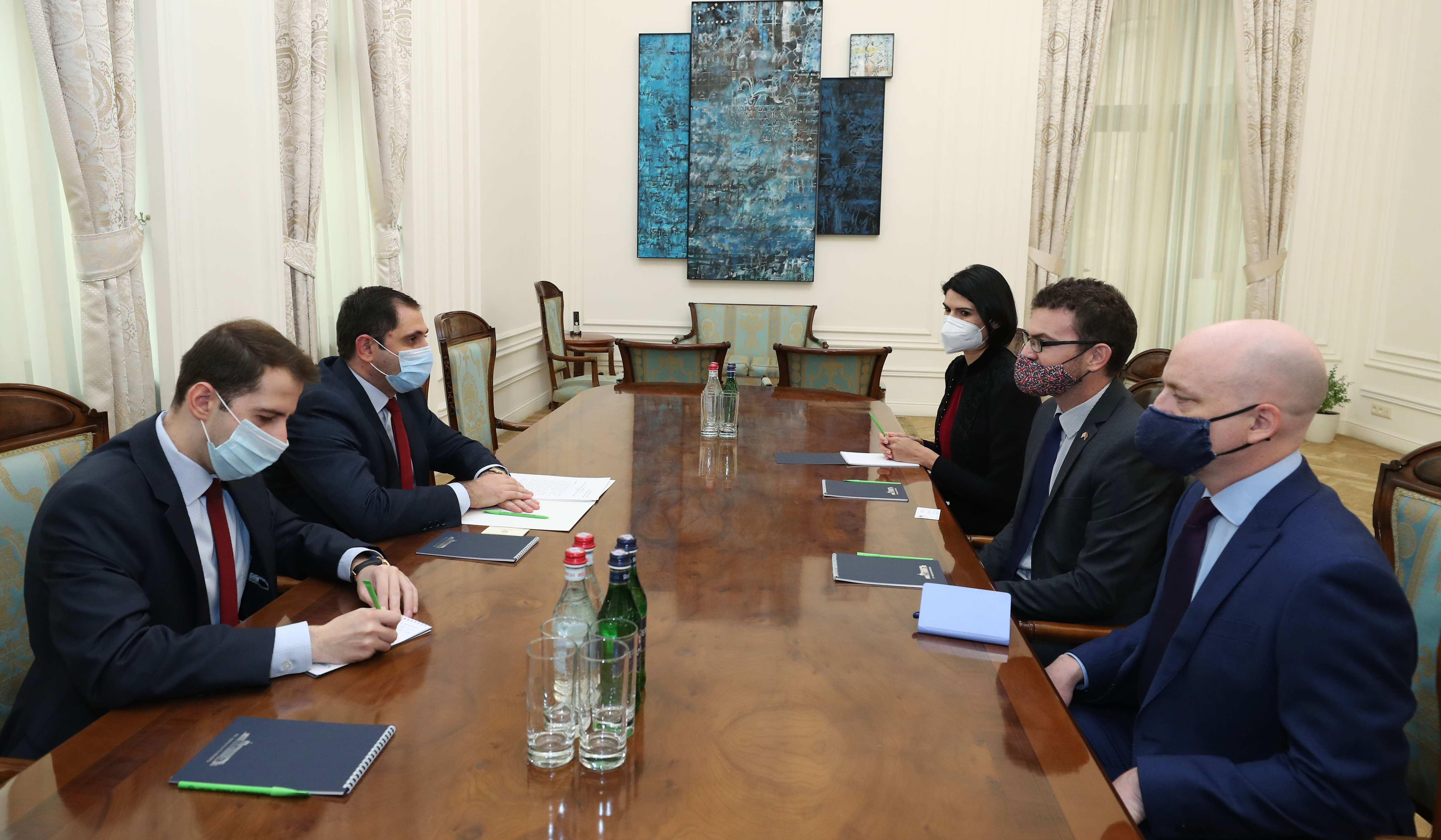 Suren Papikyan və Böyük Britaniyanın səfiri Syunikin təhlükəsizlik və sosial-iqisadi vəziyyətini müzakirə edib