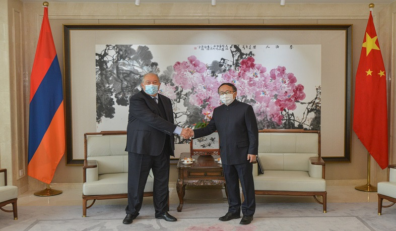 Армения высоко ценит отношения с Китаем: президент Армении посетил посольство Китая в Армении