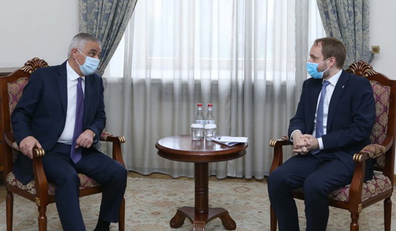 Mher Grigoryan discusses role of international community in return of Armenian POWs at meeting with Czech FM