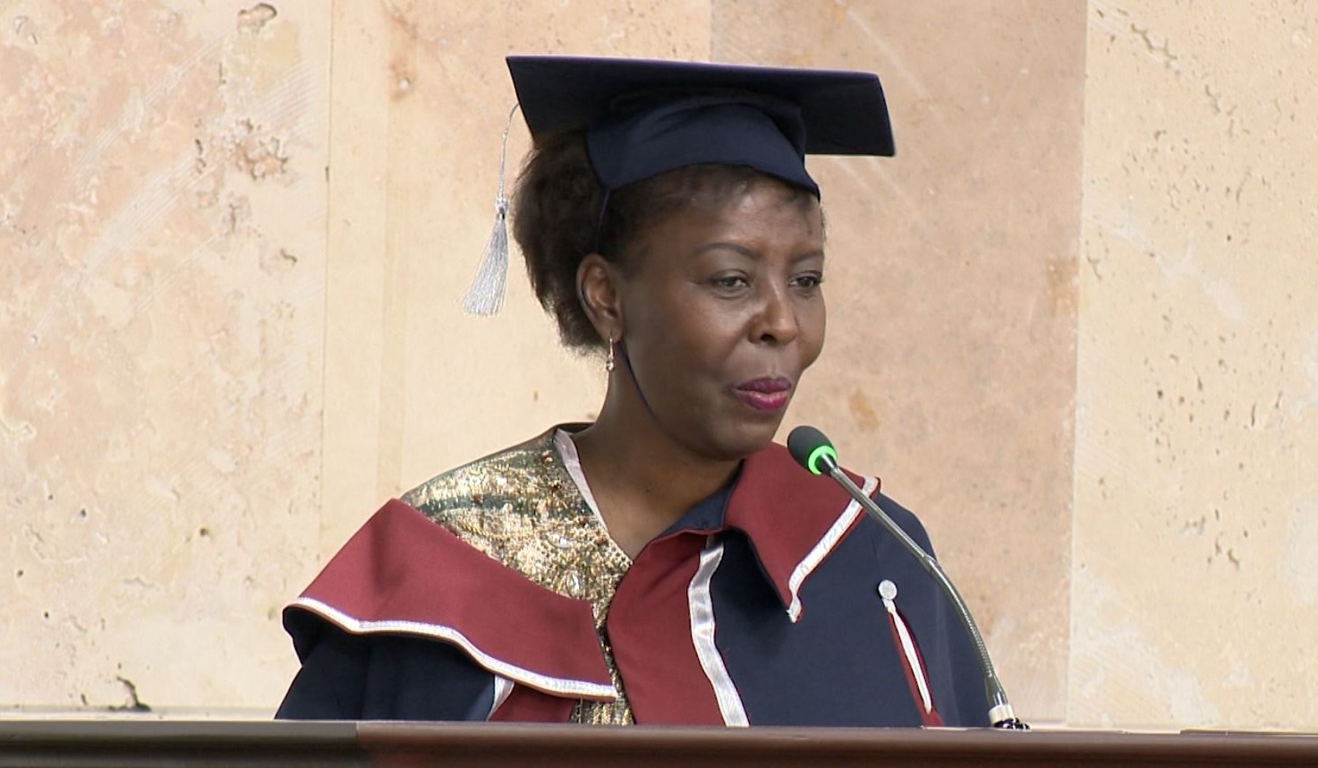 Լուիզ Մուշիկիվաբոն ստացել է ԵՊՀ պատվավոր դոկտորի կոչում