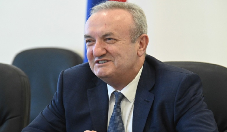 Վստահ եղեք, որ պետությունը ձեր կողքին է, ձեր աջակիցն է. Վահրամ Դումանյանը՝  Ուսուցչի տոնի առթիվ