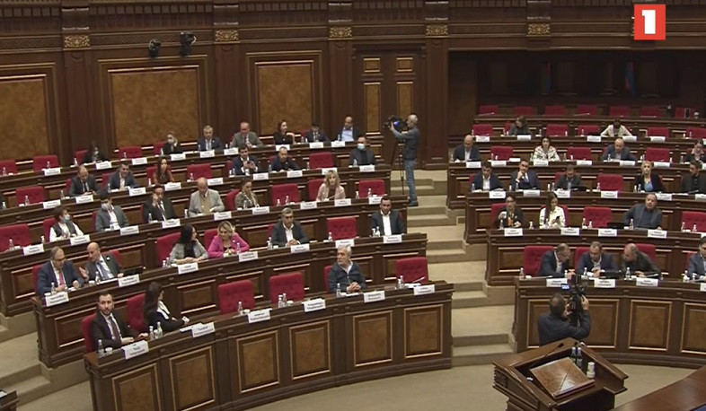 ԱԺ-ն երկրորդ ընթերցմամբ ընդունեց պետական պաշտոններ զբաղեցնողների վարձատրության մասին օրենքում փոփոխությունների նախագիծը