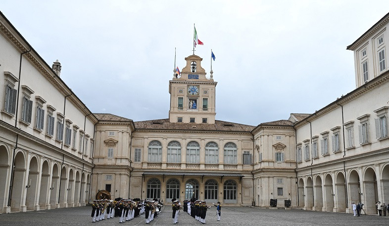 Quirinal Palatasında Ermənistan Respublikasının dövlət bayrağı qaldırılıb