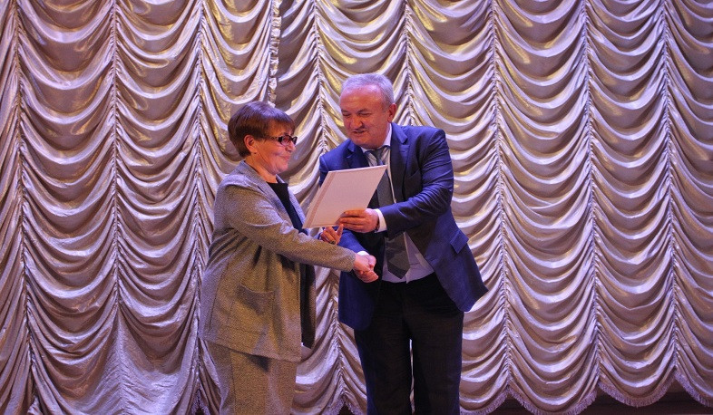 Ուսուցչի օրվա առիթով մի խումբ մանկավարժներ պարգևատրվել են