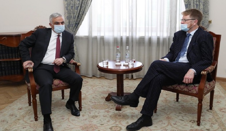Мгер Григорян представил Лоуренсу Мередиту приоритетные проекты в рамках программ правительства