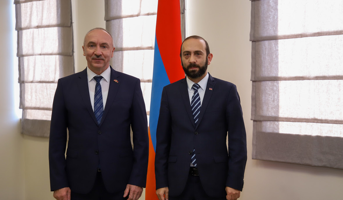 В ходе встречи с послом Республики Беларусь Арарат Мирзоян затронул региональные вопросы