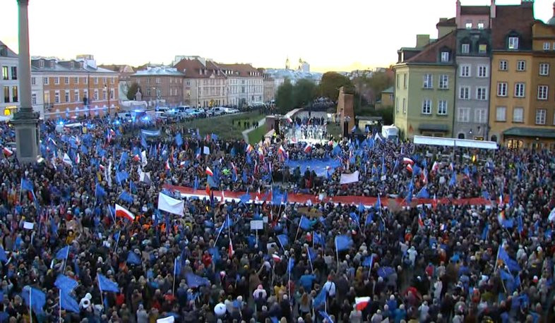 Mass protests in Poland amid EU exit fears