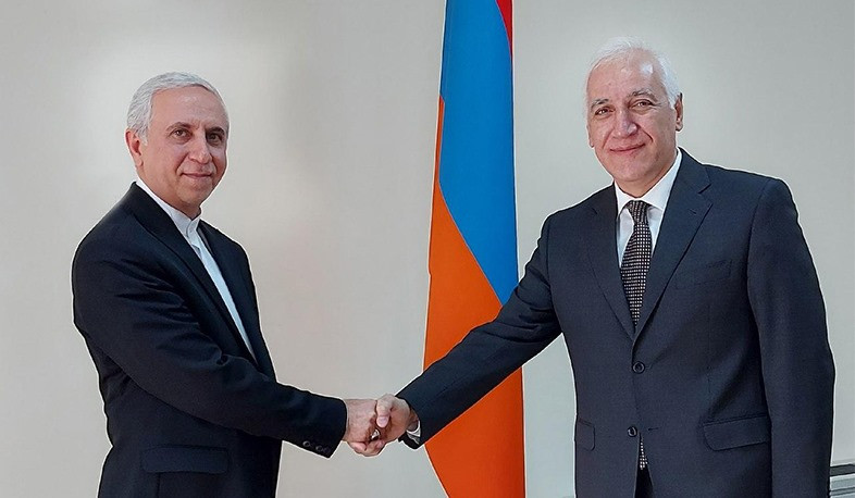 Nazir Xaçatryan İran səfiri ilə görüşüb