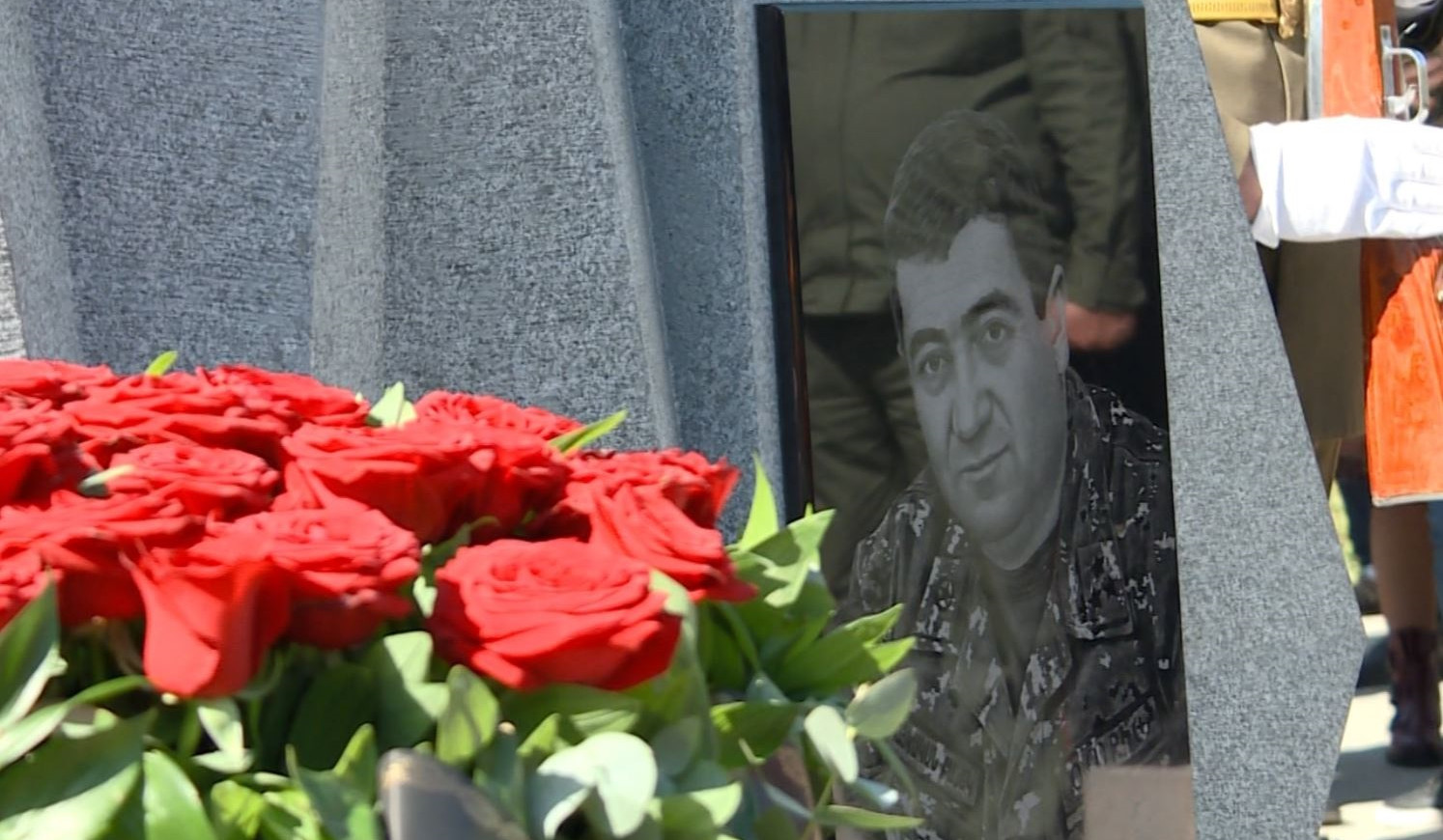 Եռաբլուրում խնկարկել են Հայաստանի Ազգային հերոս Վահագն Ասատրյանի հիշատակը