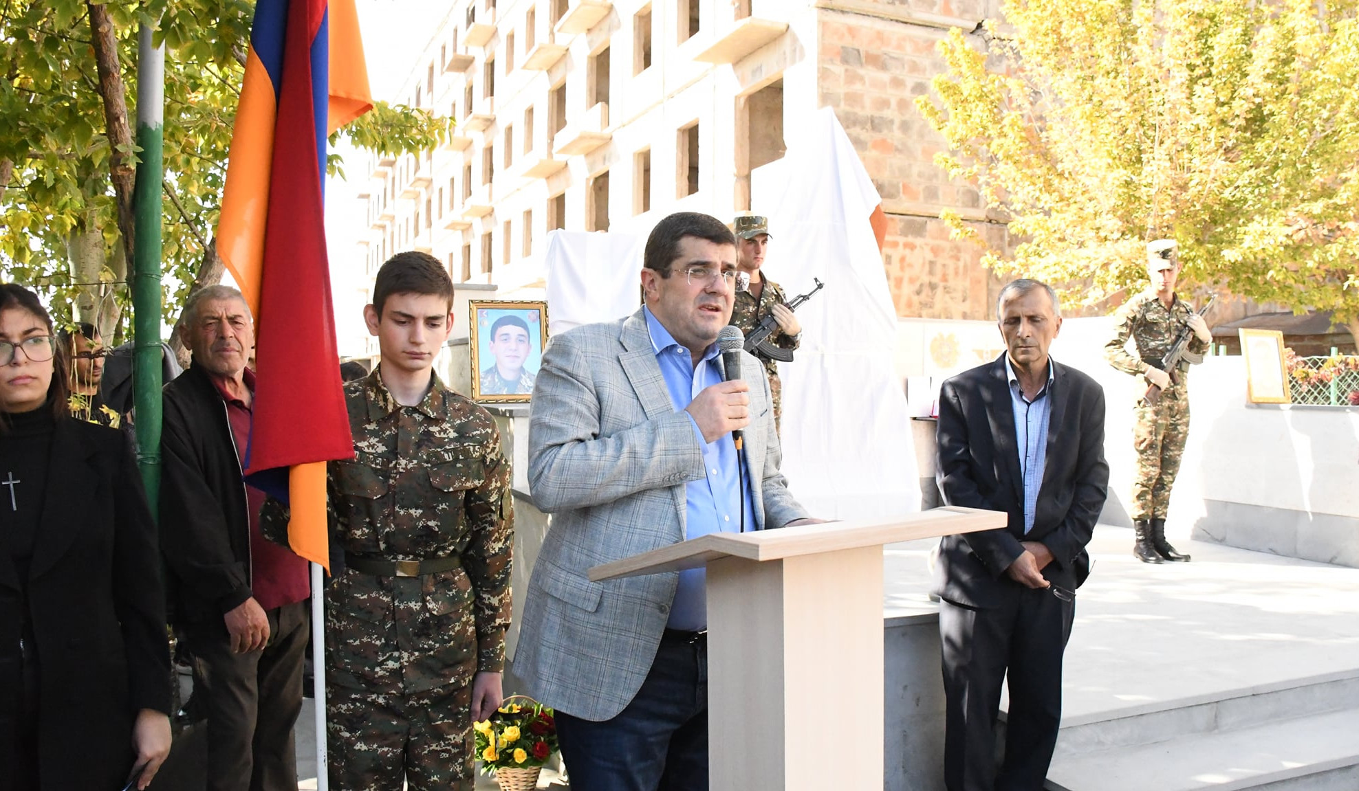 Արցախի նախագահն Էջմիածնում մասնակցել է 44-օրյա պատերազմում նահատակված եղբայրների հուշարձանի բացմանը