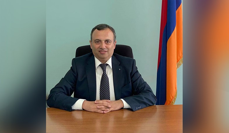 Դադարեցվել են Գառնու տաճարում տեղի ունեցած աղմկահարույց հարսանիքի թույլտվությունը տված Արա Թարվերդյանի լիազորությունները