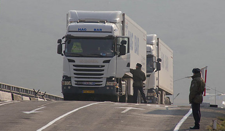 Azerbaijan frees detained Iranian truck drivers
