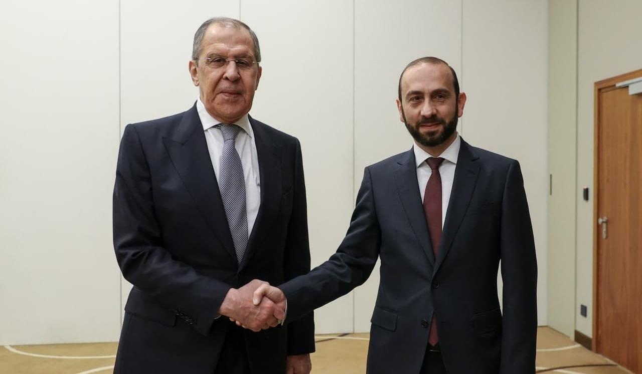 Сергей Лавров провел переговоры с министром иностранных дел Армении Араратом Мирзояном