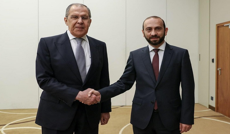 Ararat Mirzoyan met with Sergei Lavrov
