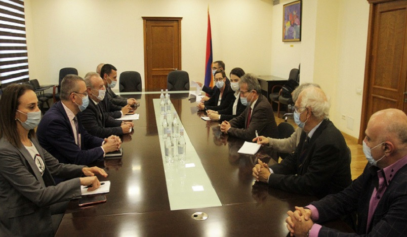 Վահրամ Դումանյանն ընդունել է ֆրանսիացի բժիշկների պատվիրակությանը