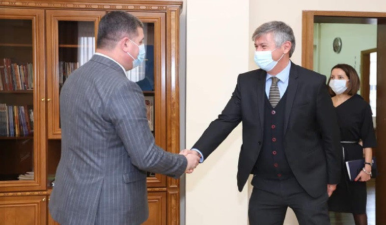 Գնել Սանոսյանը ԱԶԲ ներկայացուցիչների հետ քննարկել է դպրոցների սեյսմիկ անվտանգության ծրագիրը