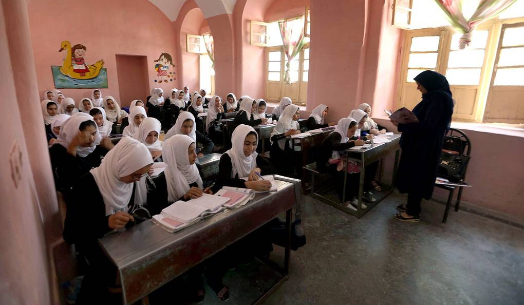 Талибы обещают очень скоро позволить девочкам в Афганистане посещать школы