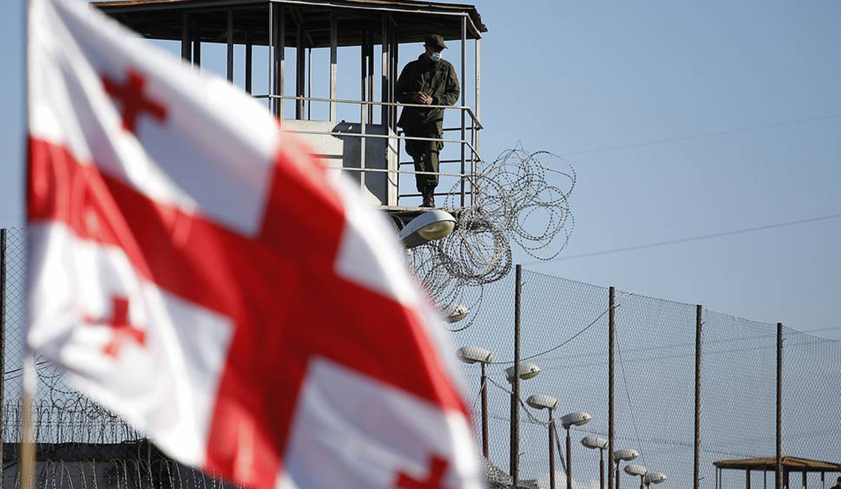 Rally under slogan ‘Butcher in prison’ held outside Rustavi prison