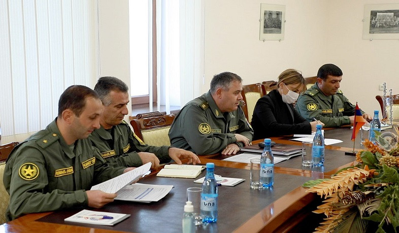 Chief of General Staff of Armenia discusses upcoming joint programs with head of ICRC delegation in Armenia