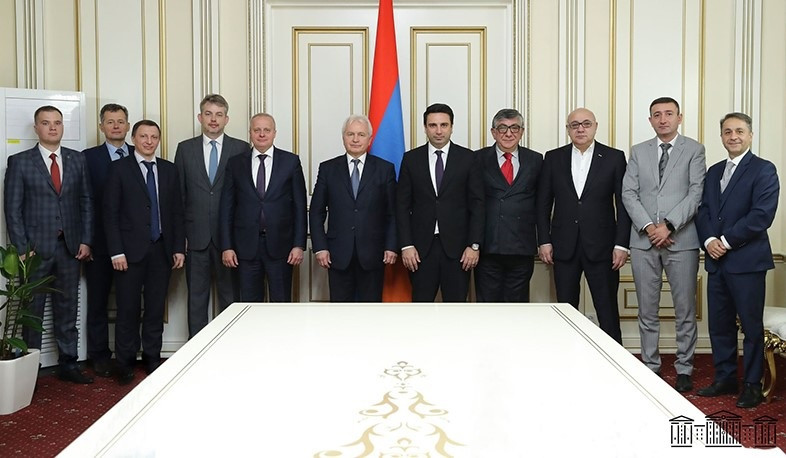 Ален Симонян обсудил с российскими официальными лицами возможности реализации совместных проектов