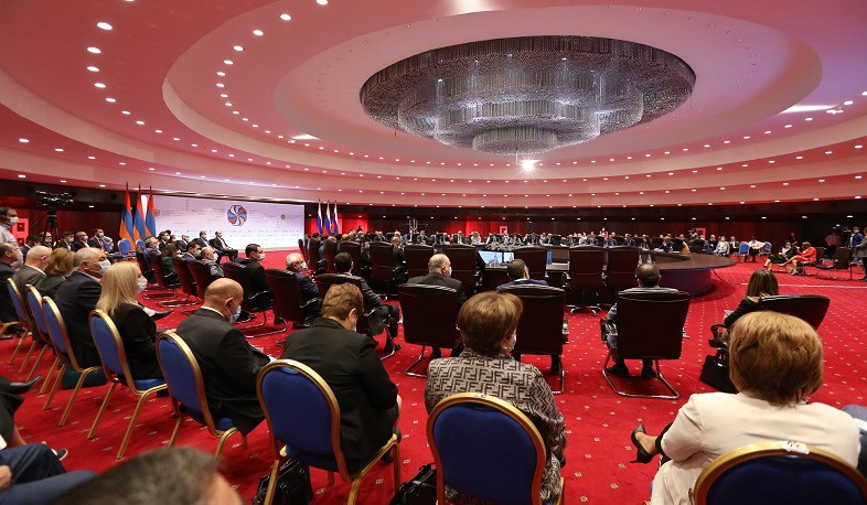 Plenary session of Eighth Armenian-Russian interregional forum took place