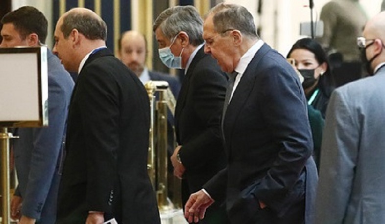 Лавров встретился с талибами в Москве