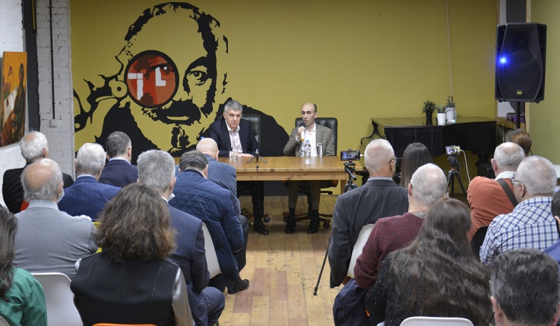 Artak Beglaryan Moskvada Artsaxın bərpası və inkişafı ilə bağlı bir sıra məsələləri müzakirə etdi