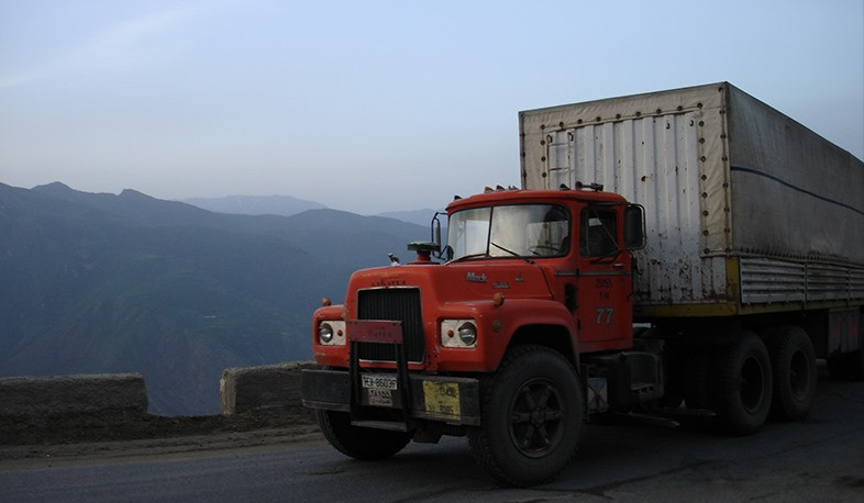 Azerbaijan releases two Iranian drivers